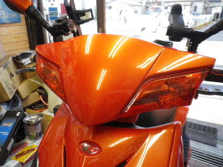 オレンジのバイクにオレンジのウインカー。　似合うと思います。