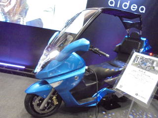 アイデア社　ＡＤＩＶＡを前身にした新ブランド　電動バイクを展示。