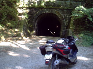 旧道の天城トンネル。通行可能です。　ひんやり涼しい。