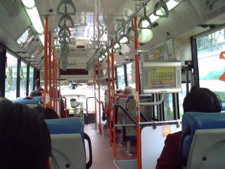 台北市内を走る路線バスです。電車のようにはいきませんが、なんとか乗ってみました。車内アナウンスが聞き取れず（というかワカラズ）行き過ぎることもしばしば。。　やはりMRTかタクシーが確実かも？