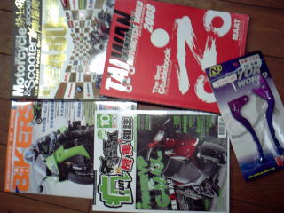 台湾のバイク雑誌や,ちょっとしたパーツも持って帰って来ました。　店に置いておきますので興味の有る方は見に来てください。