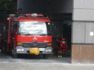 台北市内の消防署　やぅぱりバイクも赤色なのか？