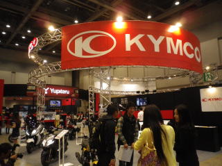 KYMCOのブース。　今年は新型を大量投入です。