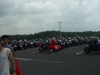 千葉県中から大勢のバイクが来場。原付スクーターからビッグバイク、外車やトライクと様々。